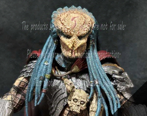 マクファーレントイズ、エルダープレデターのバストアップの画像。