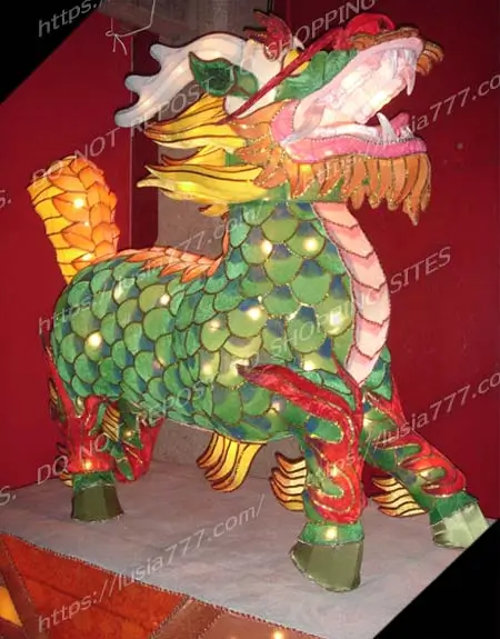 龍の頭に、馬の体を持つ神獣、龍馬のオブジェ。/ A sculpture of the Dragon Horse, a Chinese mythical creature with the head of a dragon and the body of a horse