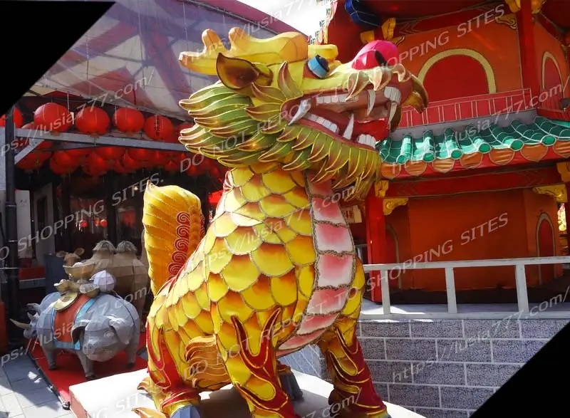龍馬のオブジェ。長崎ランタンフェスティバルの会場より。 / A dragon-horse sculpture. Taken at the Nagasaki Lantern Festival venue.