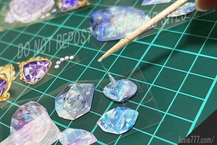 ボンドのGPクリヤーは粘りがあり糸を引きやすいの図。
ちょっと塗りづらいです。