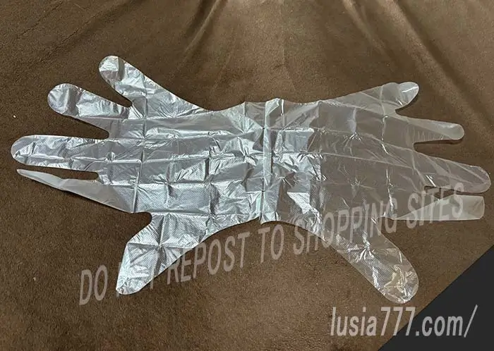 ダイソーの個別包装手袋は1袋にちゃんと両手分の手袋が入っています。