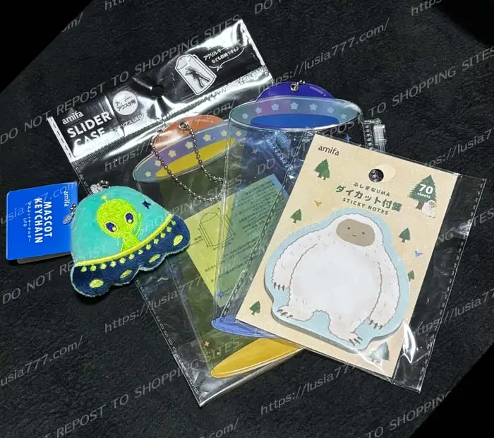 100円ショップのセリアに未確認生物イエティやUFOのグッズが登場。