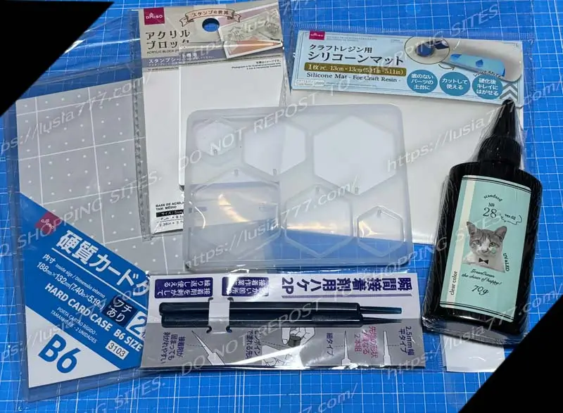 ダイソーでそろえたレジンクラフト用の商品。